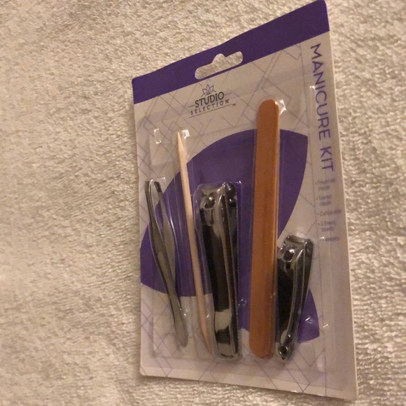 MANICURE 💅 KIT - Picture 3 of 6